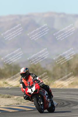 media/Dec-04-2025-Racers Edge (Thu) [[5ebc9f124d]]/3-B Group/1-Session 1 (Turn 7)/